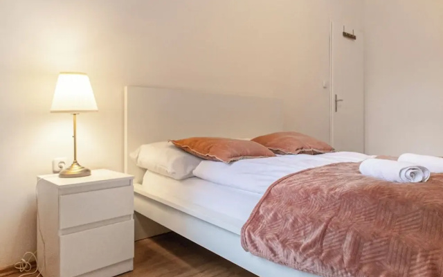 Cityscape 1BR With 1LR Apartment Comfort