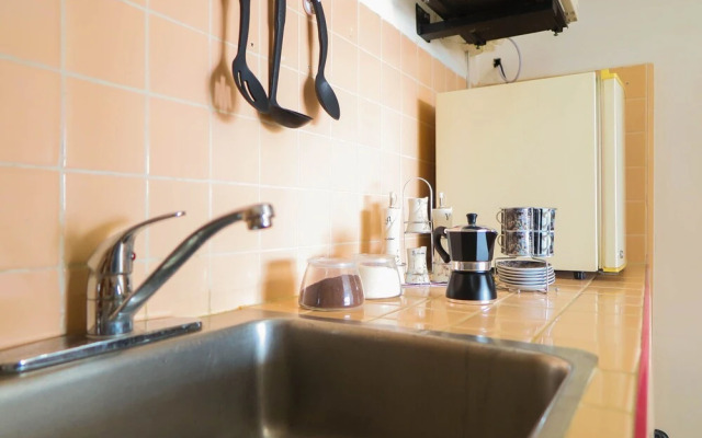 Bostoc, Knocking on Cuba