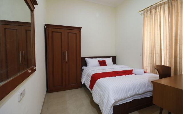 RedDoorz Plus @ Cempaka Putih Timur
