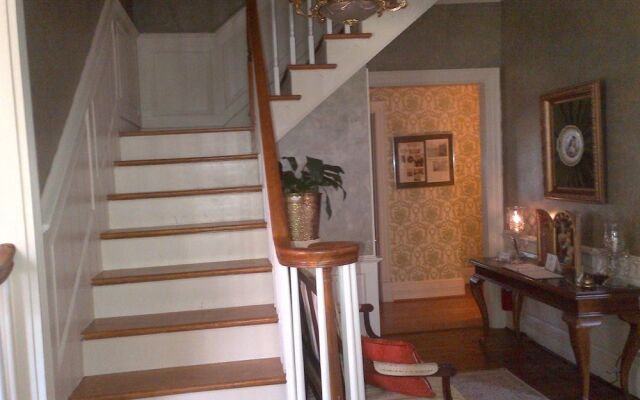 The Virginia Cliffe Inn