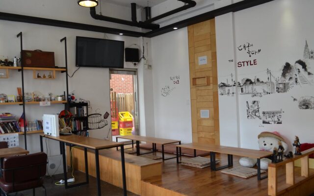 The Style Capsule Guesthouse - Hostel