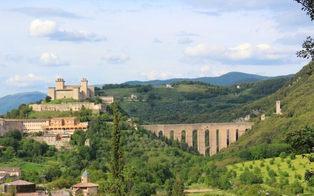 House With one Bedroom in Spoleto, With Wonderful City View, Pool Acce