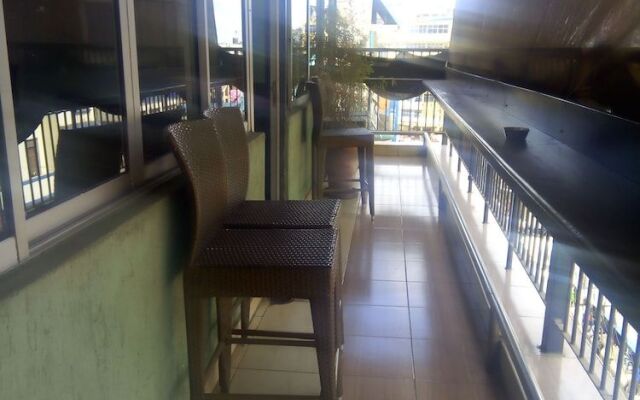 Ash White Hotel