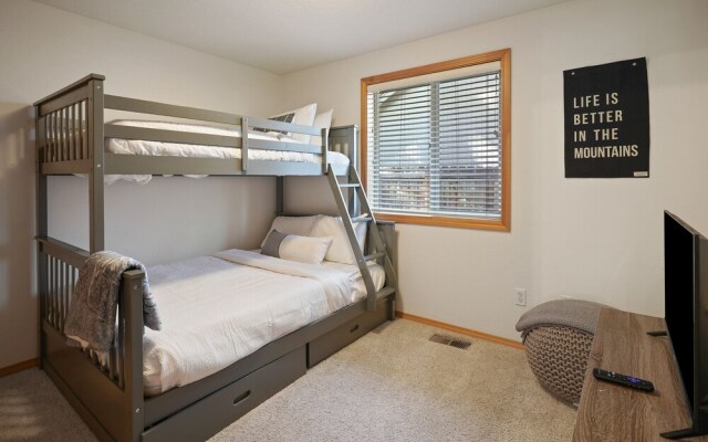 Quail Covey 3 Bedroom Home by RedAwning