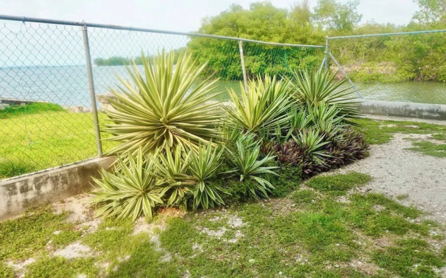 See Belize Sunrise Sea & Garden View 2-bed Studio w Pool & Overwater Deck, 1stfl