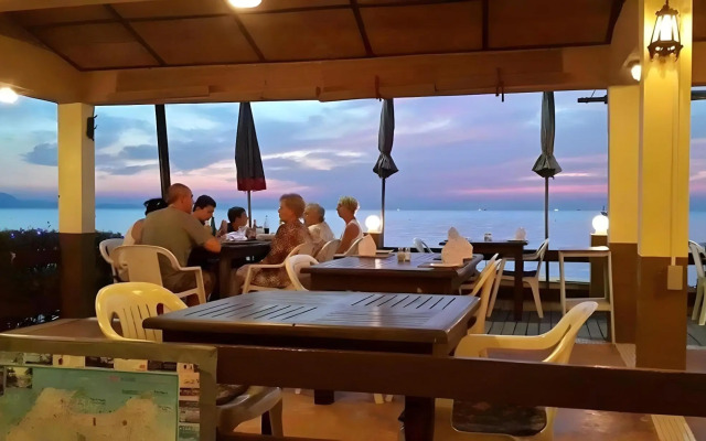 Sea Falcon Hotel