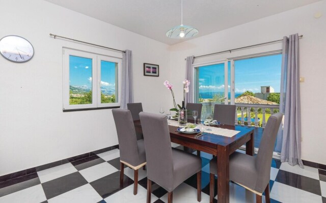 Beautiful Home in Kastel Novi With Wifi and 8 Bedrooms
