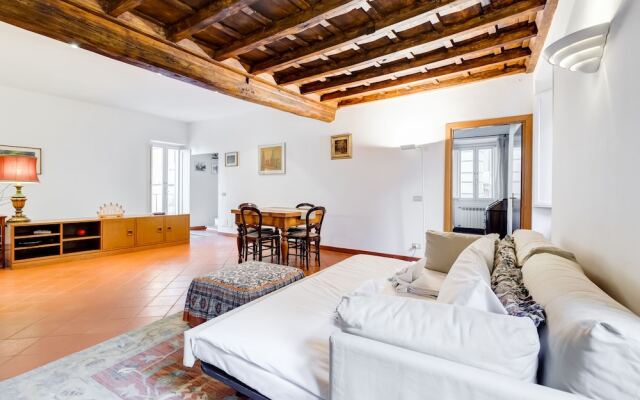 Wonderful Apartment Near The Trevi Fountain