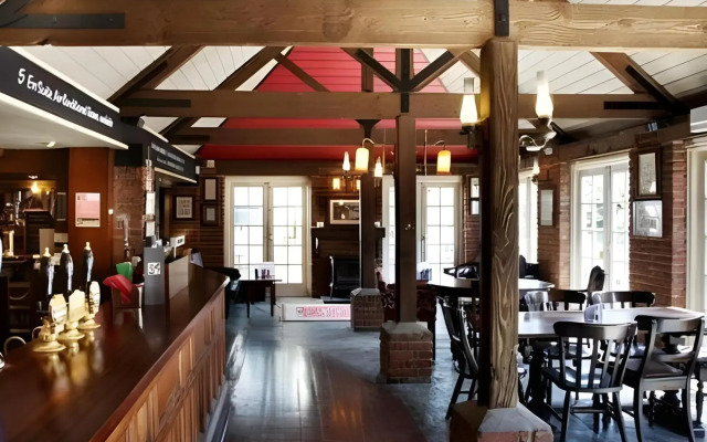 Riverside Inn