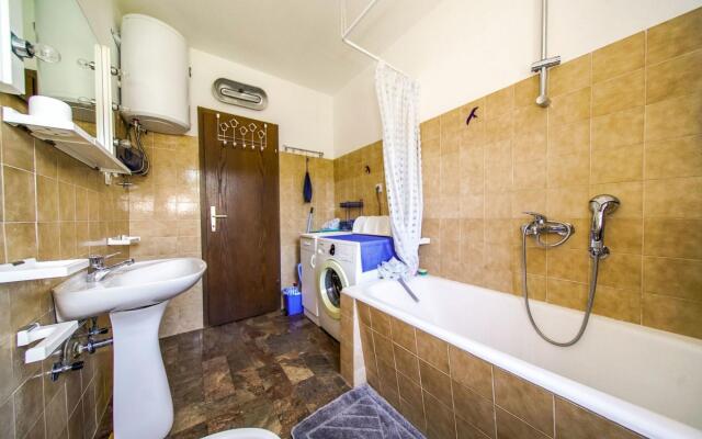 Apartment Franka - 350 m from sea: A1 Postira. Island Brac