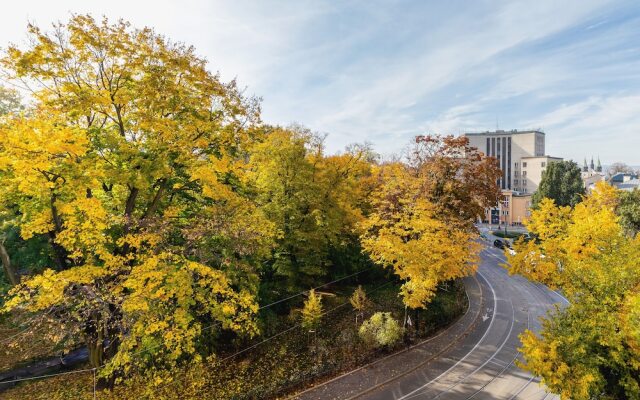 Old Town Basztowa Apartment by Renters