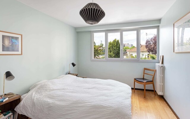 Bright and Modern Apt With Patio in Paris 18th!