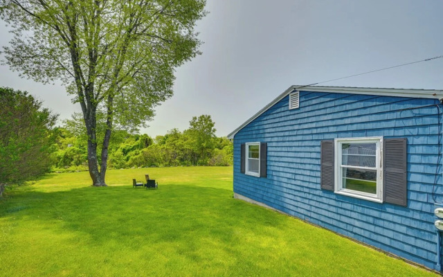 Marblehead Retreat w/ Sprawling Yard & Gas Grill!