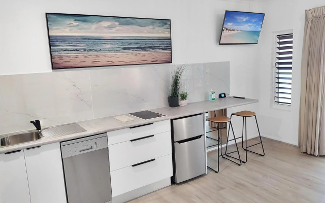 Palm Cove Beach Retreat - 1st Floor