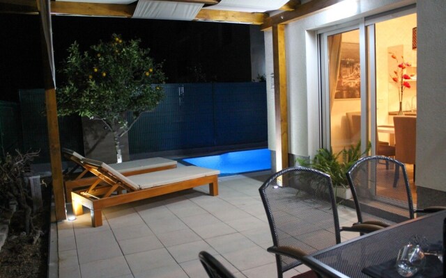 Lux Pool House - Apartment With 2 Rooms in Trogir, With Wonderful City