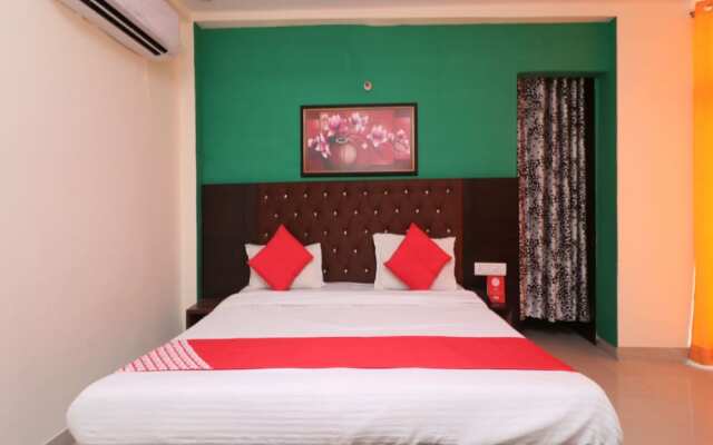 OYO 26869 Taj View Pent House