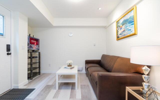 Beautiful 2BR Suite in central West Vancouver