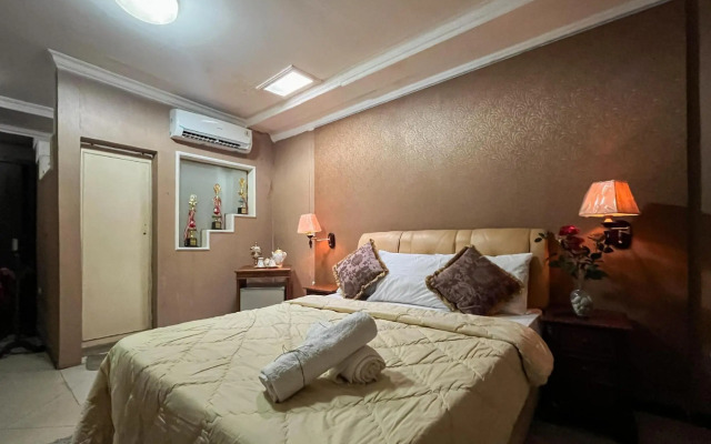 RedDoorz Plus @ Jalan Dharmawangsa