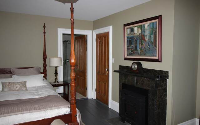 Maplehurst Manor B&B