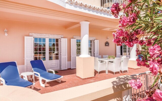 Beautiful Home in Lagoa With Wifi and 2 Bedrooms