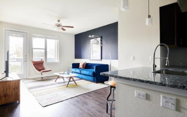 Lively West Congress Suites by Sonder