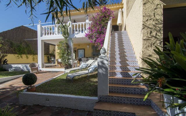LG-Private villa and pool 100m to beach