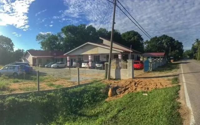 Merkang Guesthouse Pasir Puteh by OYO