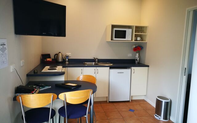 Airport Birches Motel