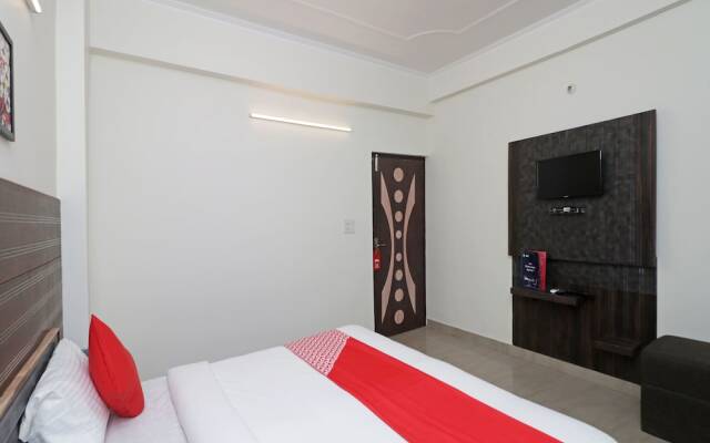 OYO 12493 Hotel Taaz Comfort Inn