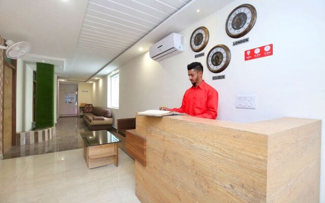 OYO 24442 Amaze Inn