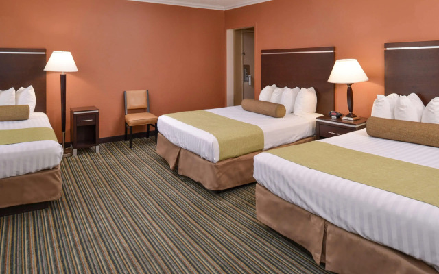 Best Western Courtesy Inn Hotel - Anaheim Resort at the Park