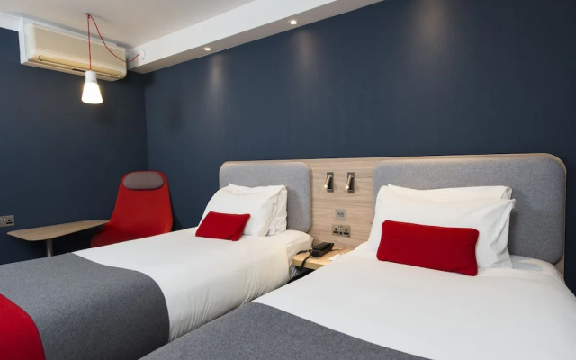 Отель Holiday Inn Express London Luton Airport by IHG