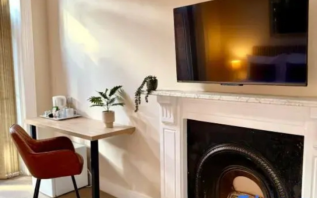 Seaside Escape with Double Bed & Balcony