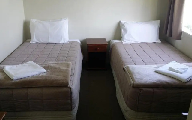 Fountain Court Motel