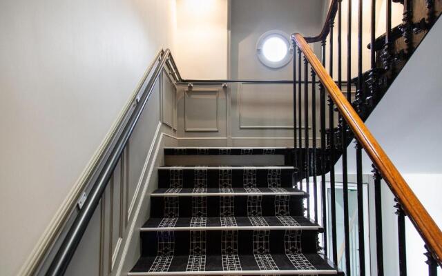 Lenox Montparnasse Hotel