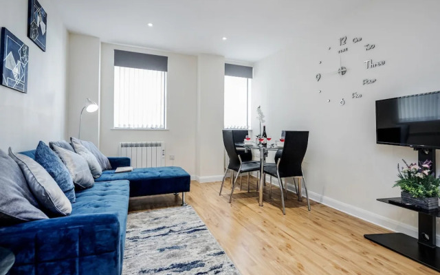 Real - Queens Serviced Apartments