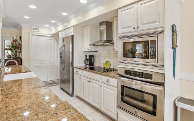 Sunny Condo w/ Stunning Ocean Views - Near Beach, Sandbar, & Tennis