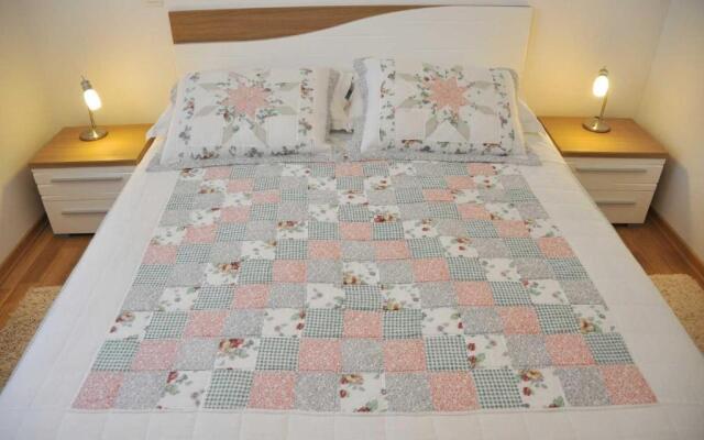 Apartments Sonja - 10m to beach