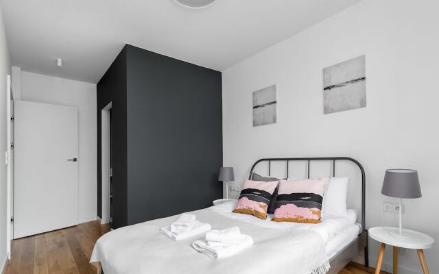 Metro Centrum Light Apartment