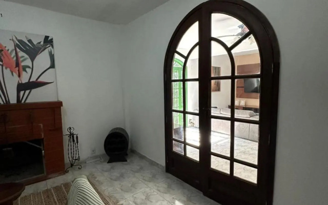 Sítio com piscina e lareira