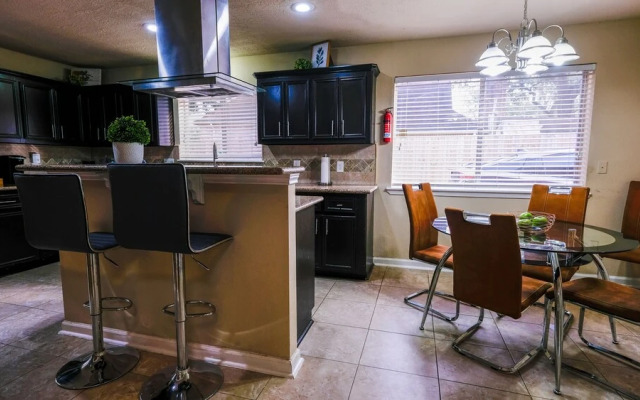 3Bdrm 2.5Bath 6Beds - Pool House