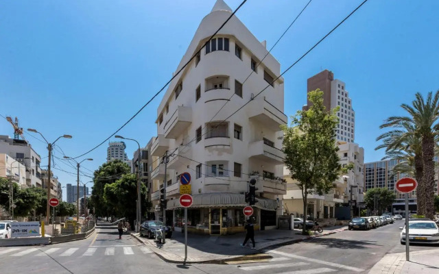 NEW! 2 BD Premium Beach house W/large balcony