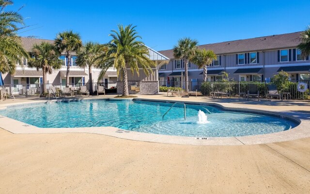 Pensacola Vacation Rental w/ Community Pool!