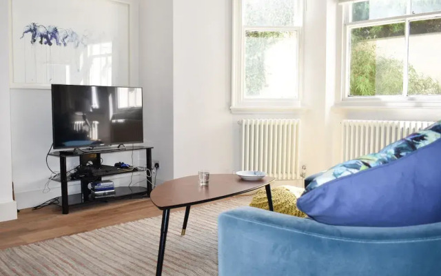 Modern 3 Bedroom Flat in Central Brighton Townhouse