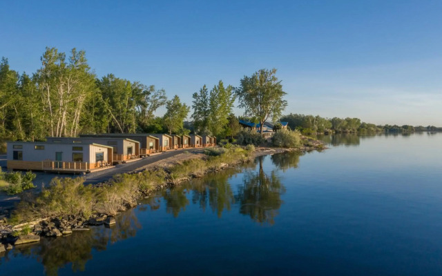 River Lodge And Grill