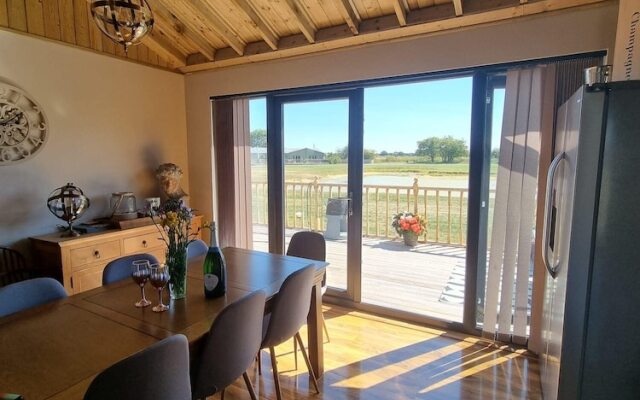 4bed Lodge Sleeps8-pet Friendly-hot Tub-log Burner