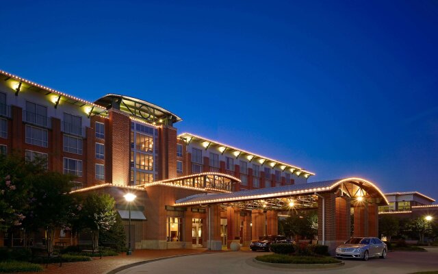 The Chattanoogan Hotel, Curio Collection by Hilton