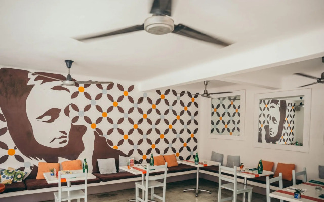 Teetotum Hotel Restaurant Lounge
