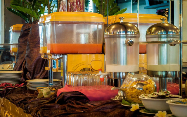 Отель Melasti Kuta Beach Hotel and Spa