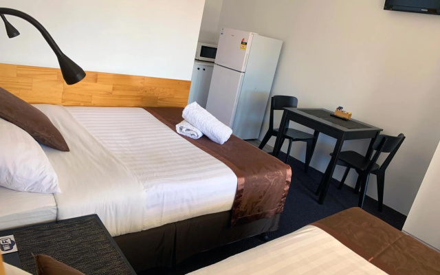 Baths Motel – Guest Rooms – Moree